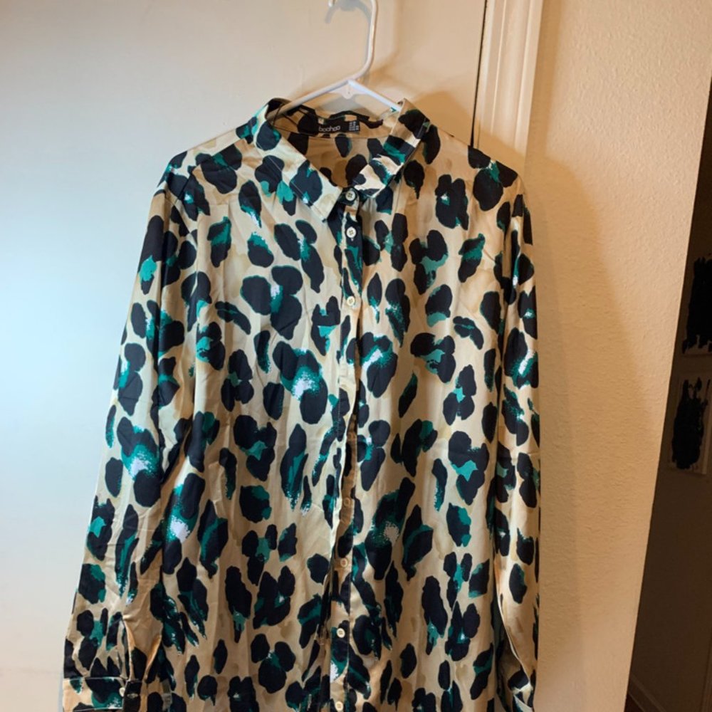 NWOT - Boohoo Long Sleeve Leopard Animal Print - Knee Length Shirt Dress